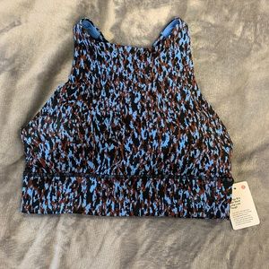 BRAND NEW! Lululemon sports bra size 6!